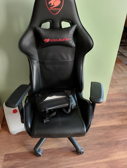 Продавам Въртящ Стол.