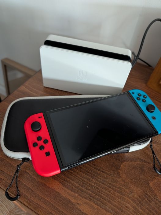 Consolă Nintendo Switch OLED Full Box + 3 Perechi Joy-Cons + Card – Pachet Familie