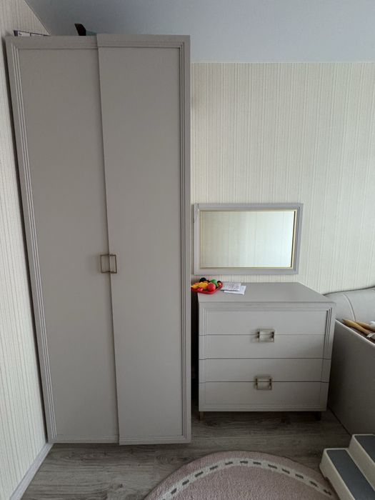 Шкаф , комод , зеркало