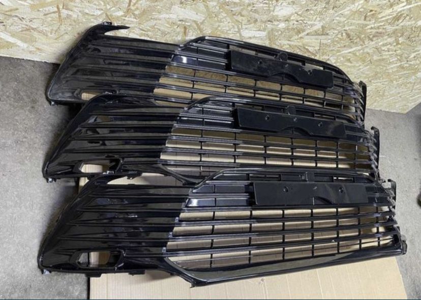 Решетка в бампер Камри 70 75 euro, usa