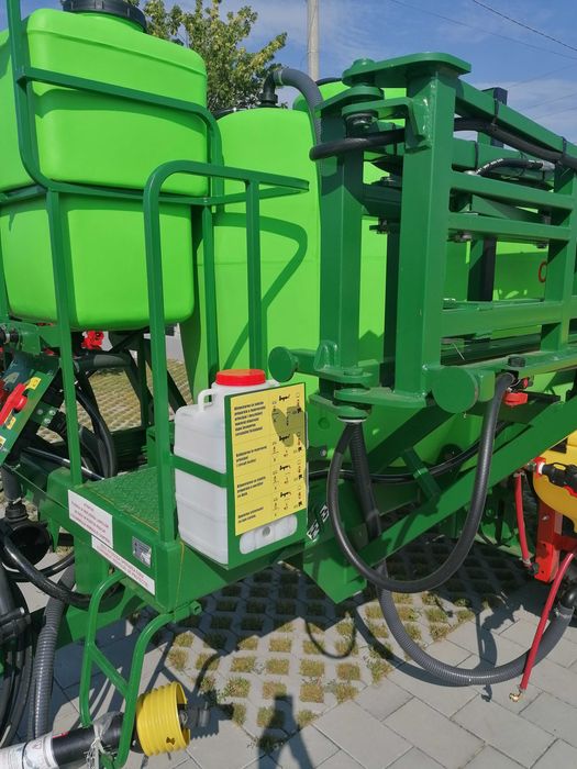 Masina de erbicidat tractata  OP 2500 cu calculator de solutie