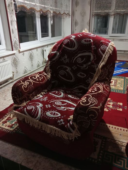 Красный кресла норм состояние