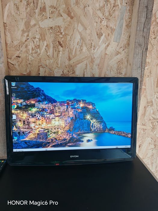 Televizor LED  81 Cm