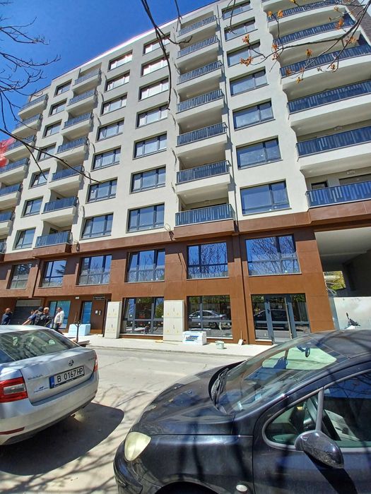 Продава се Тристаен апартамент в Варна, Център - 126 кв.м за 1985 €/кв.м - Снимка #1