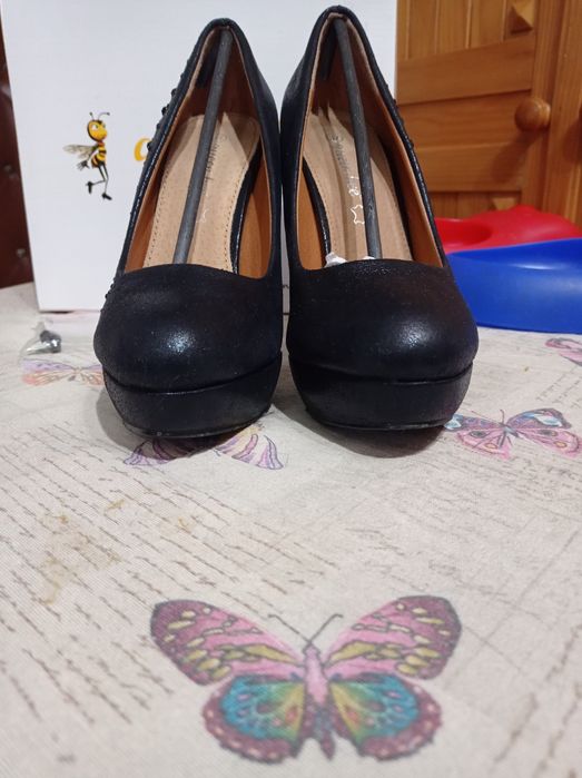 Pantofi mărimea 37