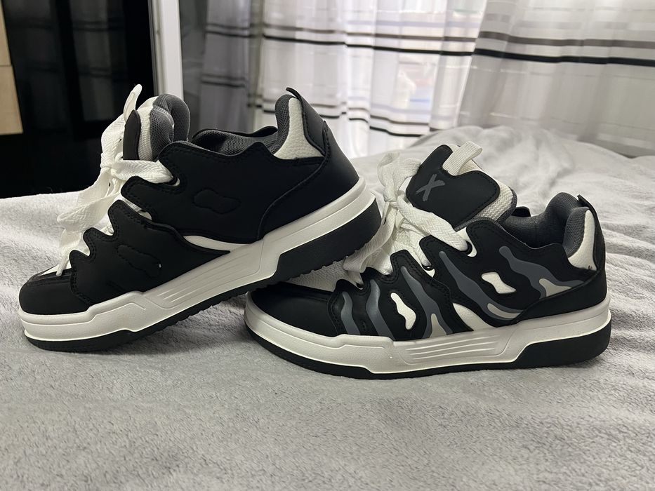 Adidasi marimea 42 House