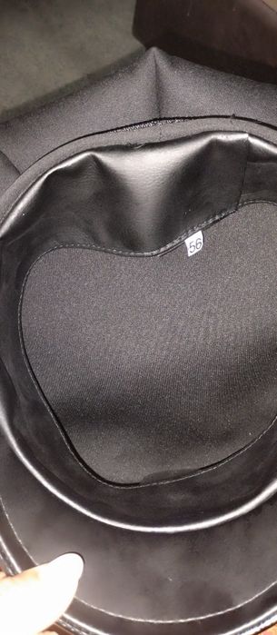 Фуражки черные , новые