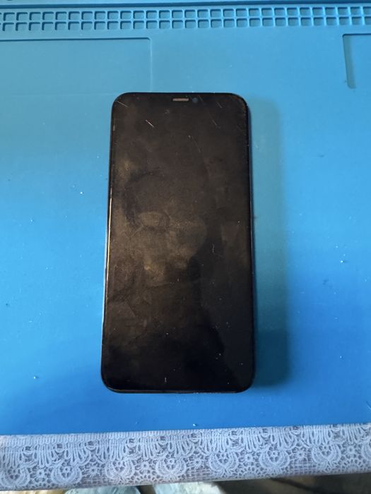 Vand diferite piese de telefoane