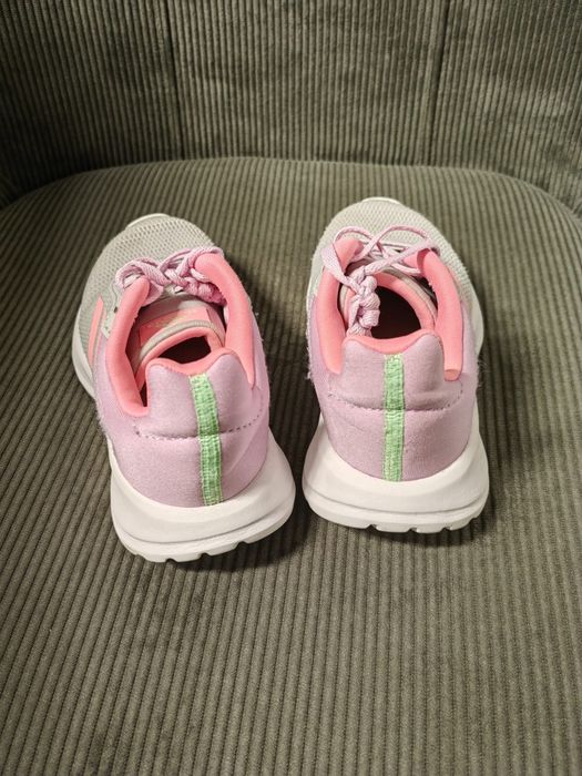 Adidași Adidas nr 28
