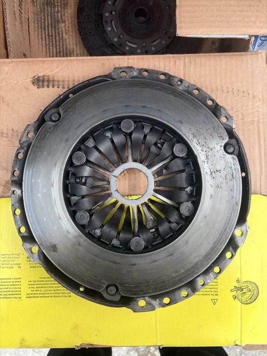 Съединител комплект маховик на ЛУК за 2.0 Голф5