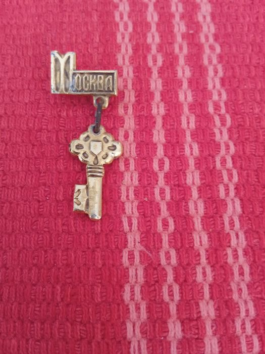 Продам значки для коллекций