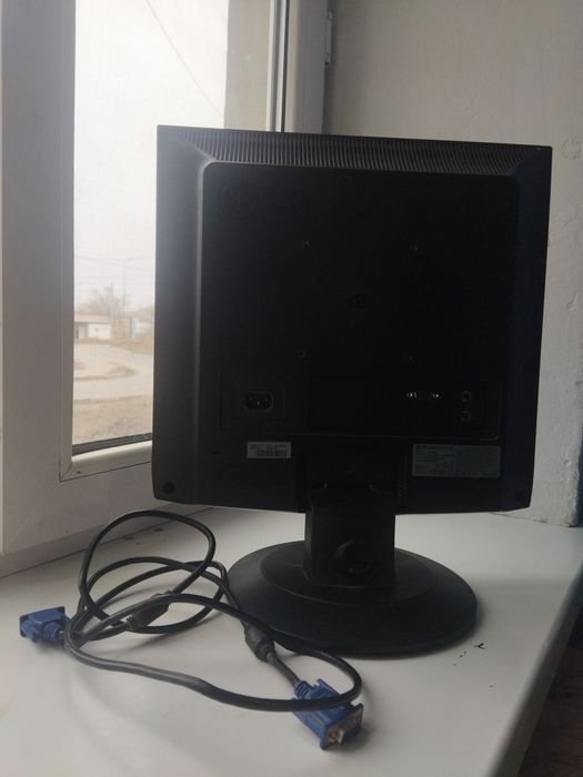 монитор  LG для компа б/у