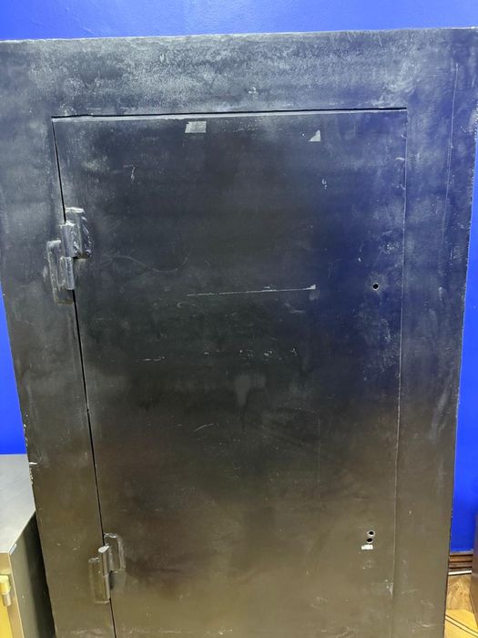 Металлический сейф