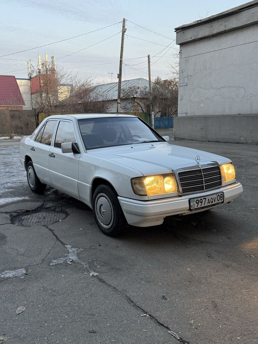 Мерседес 124 е200 в хорошем состояний