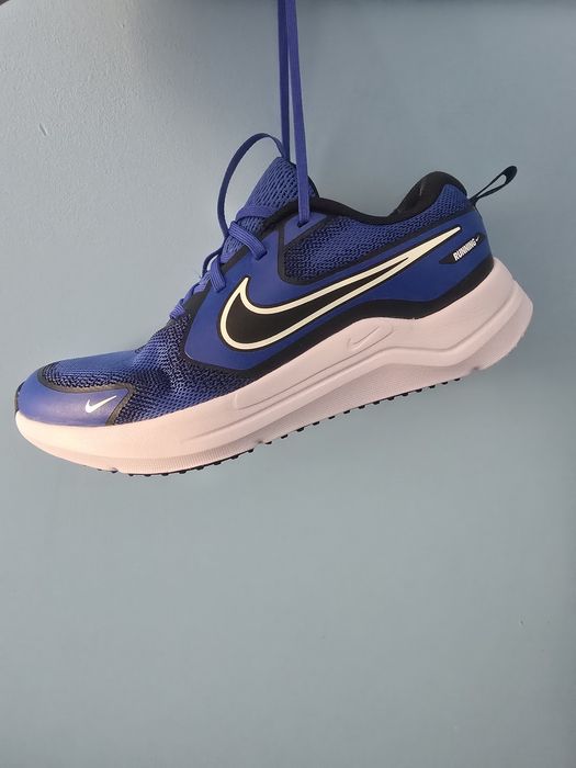 Маратонки Nike Cosmic Runner