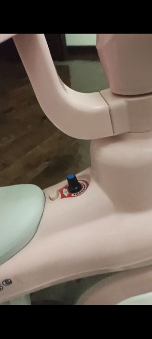 Детская велоколяска куплена летом  как новая все целая с цветомузикой