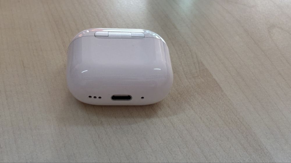 Airpods 4 2024 folosite de cateva ori