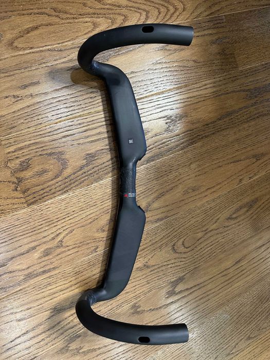 Карбоново кормило за шосеен велосипед Vision Trimax Aero Carbon