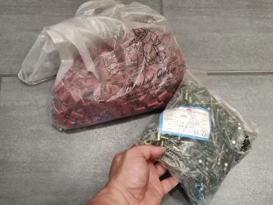 Кондензатори / Електроника / CBB22 - 145J 400V / KHC 47mf 50V