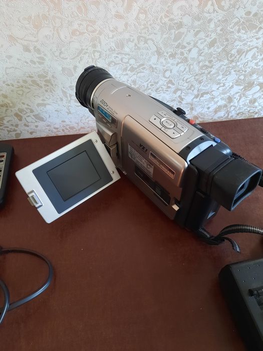 Видеокамера Panasonic NV - VZ1