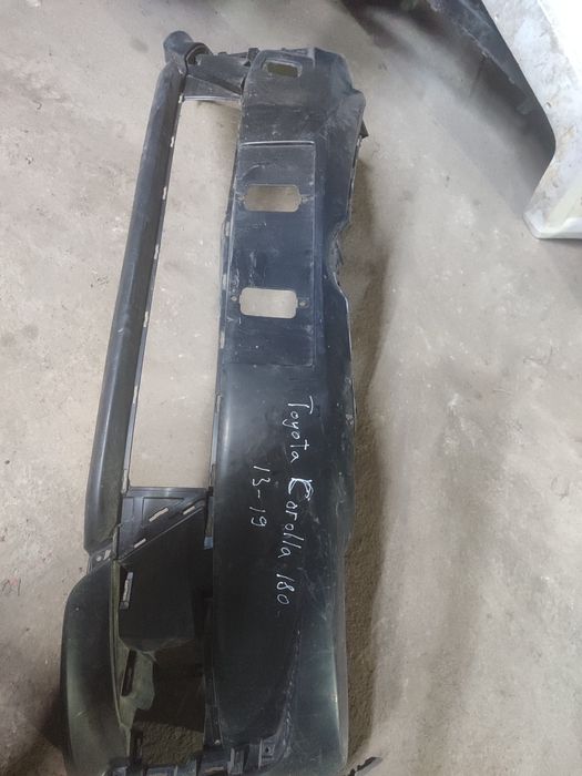 бампер Toyota Corolla 180