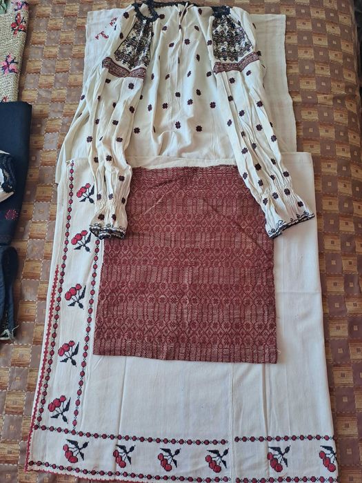 Costume populare autentice, piese de colectie pentru colectionari