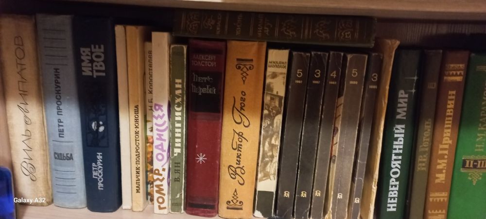 Продаю художественные книги
