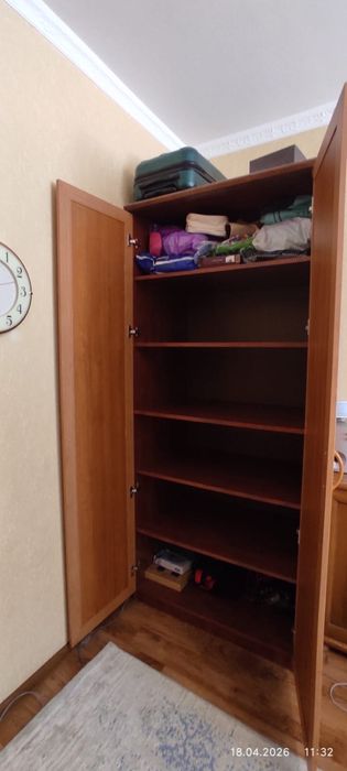 Продам 2 шкафа кровать стол