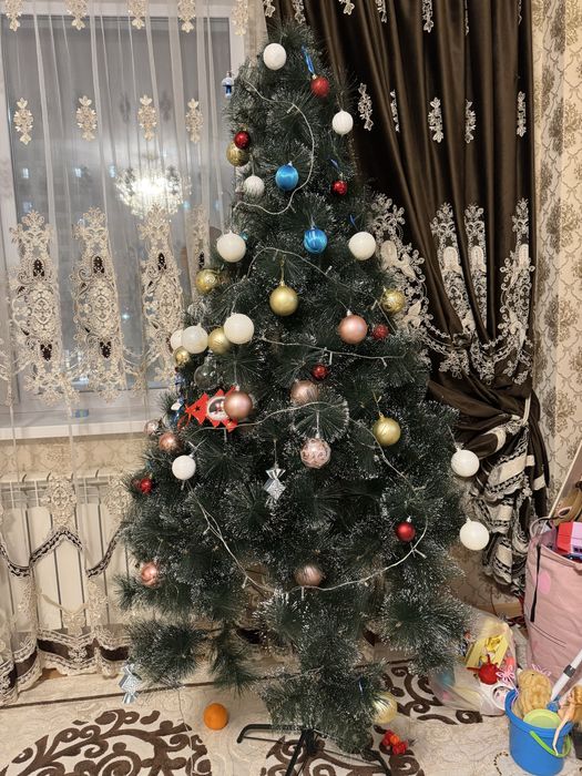 Елку продаю, состояние нормальное