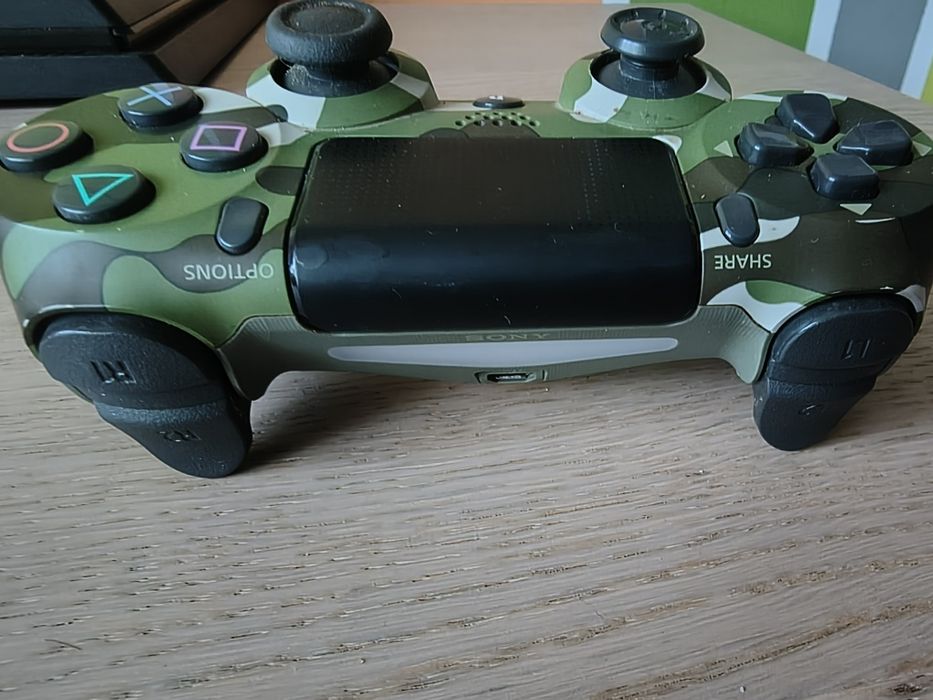 PlayStation 4 контролер