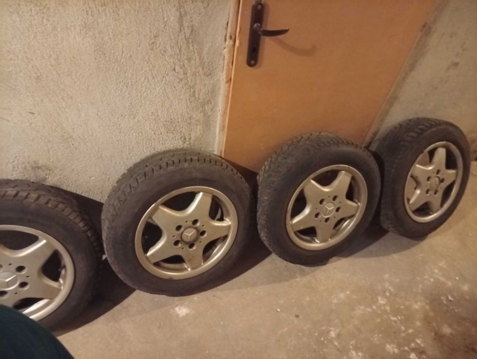 Продавам комплект гуми с джанти.