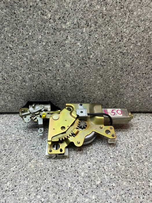 Замок багажника на Ниссан Эльгранд Е50/Е51/Е52