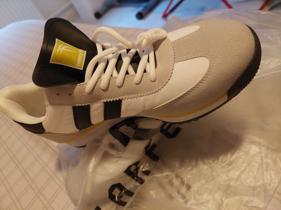 Adidașii bărbați Tonny Black. 42, noi cu etichetă.De Calitate