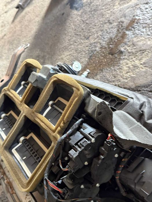 Aeroterma modelul climatronic BMW F20 F21 F30 F31 F32 F36 cod 9325142