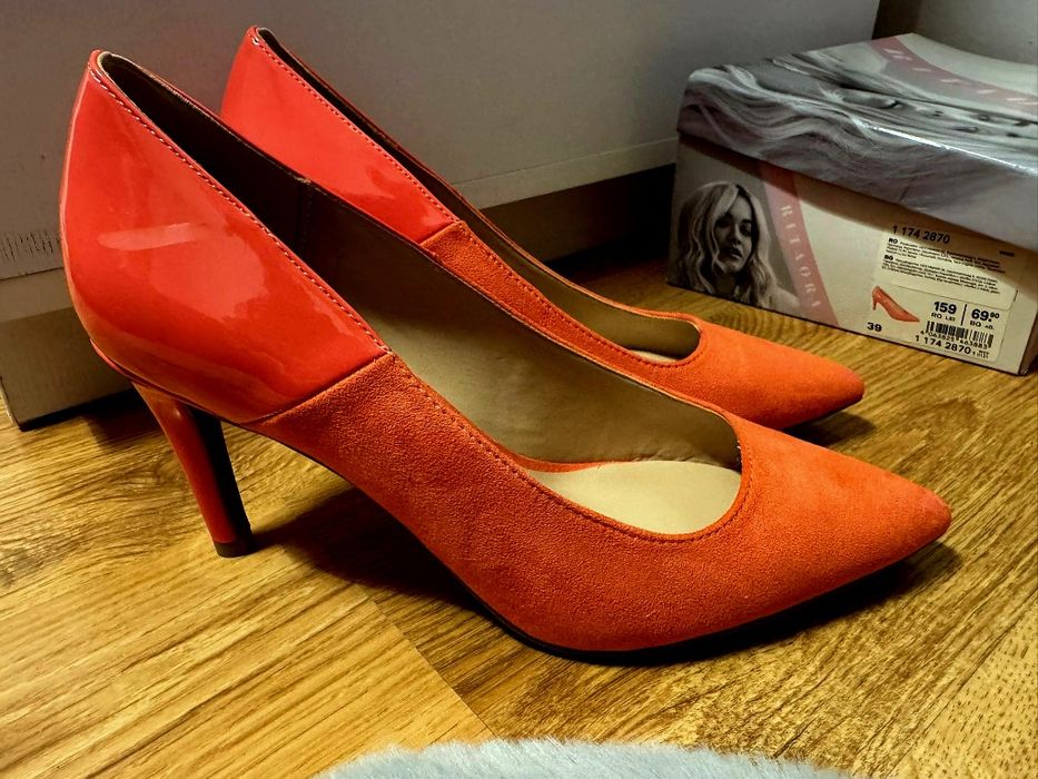 Pantofi noi mărimea 39