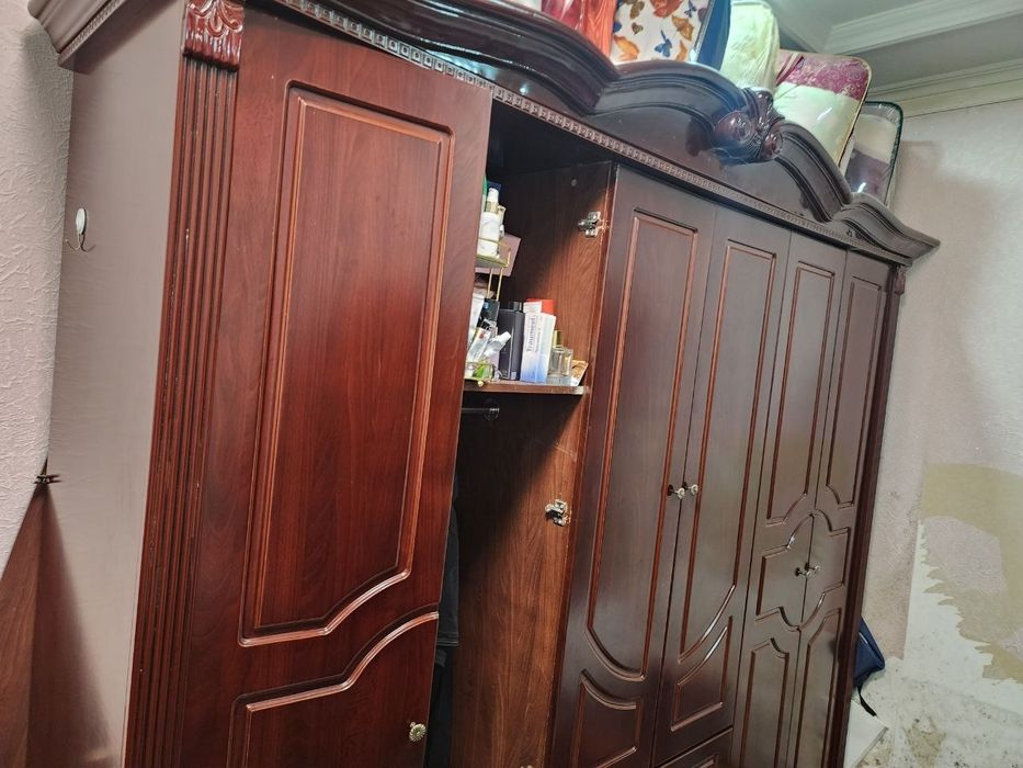 Мебель сотилади спальный гарнитур