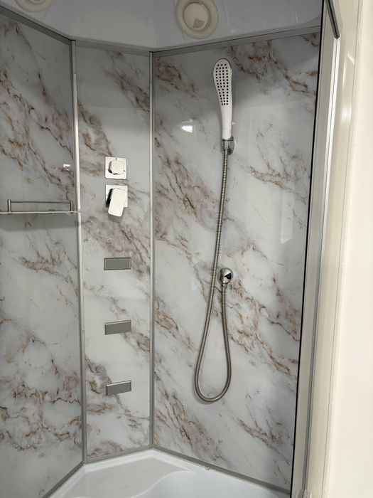 Продам душевые кабинкт