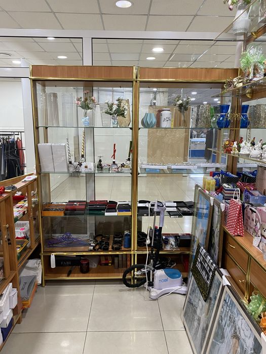 Торговое оборудование ( витрины )