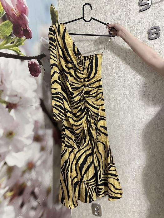 Платья вечерние,