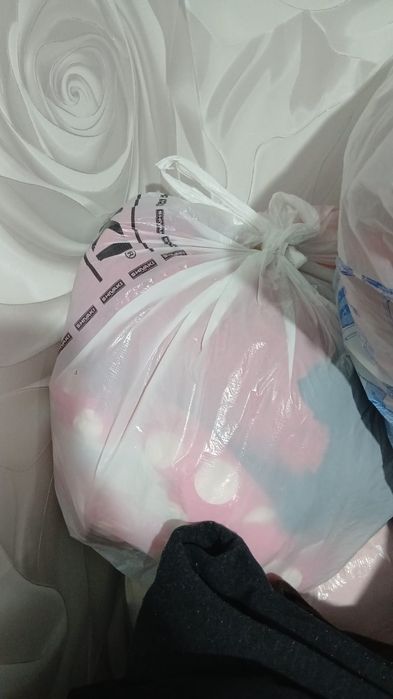 ОТДАМ за шоколадку полный пакет шиваки детских вещей с рождения до 2