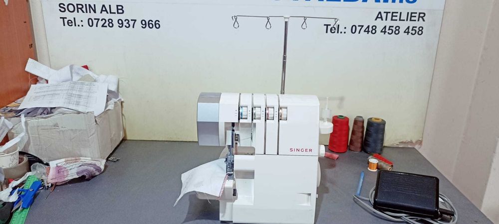 Masina de surfilat Singer  piese metalice