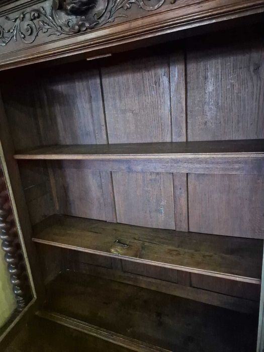 Ръчно Резбован Ловен Бюфет Витрина От Масивен Дъб "Хенри II"