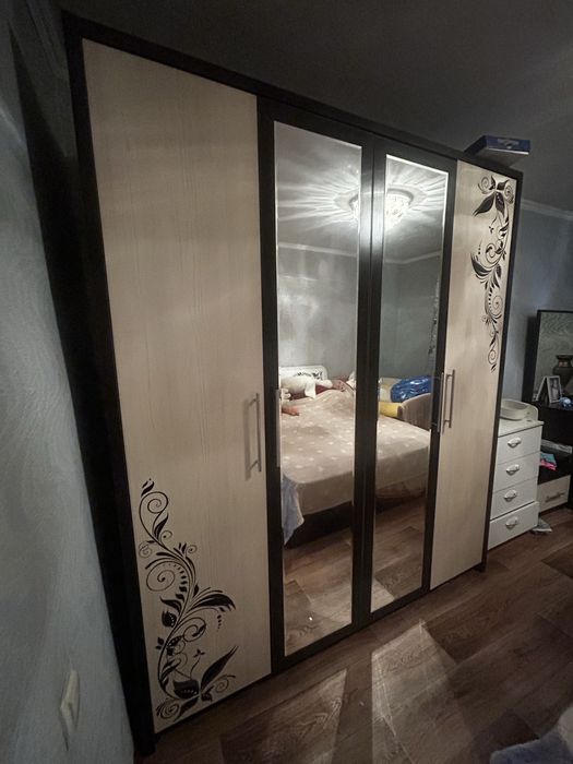 Платяной шкаф б/у