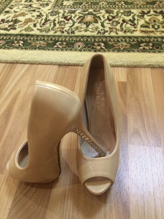 Бежевый лобутен 35размер