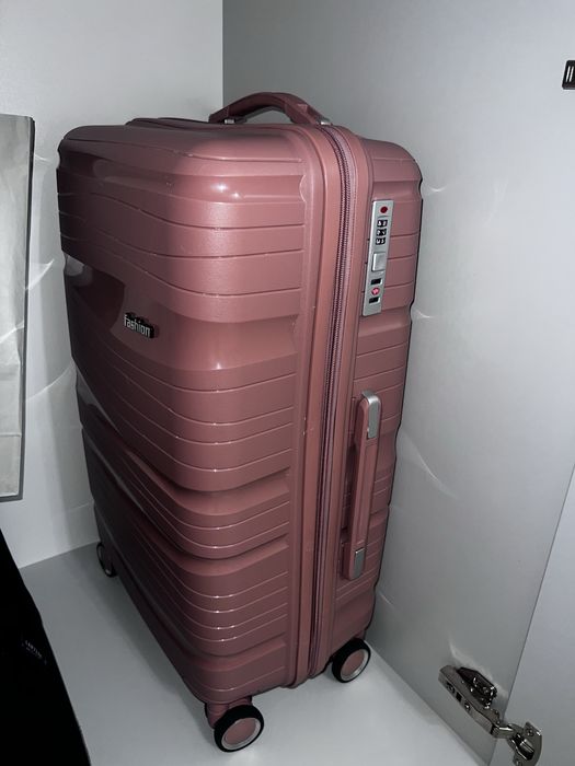 Продам срочно чемодан!