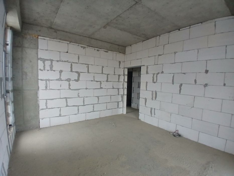 Срочно ПРОДАЁТСЯ 2х комнатная квартира на 8 этаже орр Бухара сити