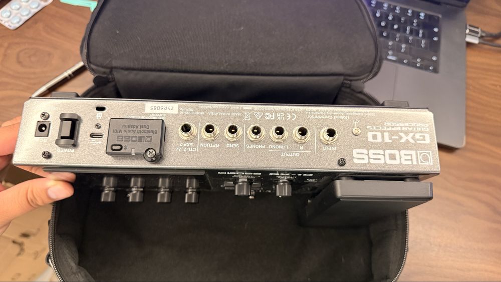 Pedala procesor multiefect chitara electrica bass Boss GX-10 + Boss BT-Dual + Geantă Boss CB-BM-S — Pachet Complet, Garanție