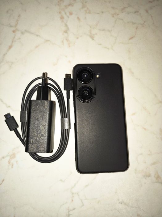 Vând Asus ZenFone 10