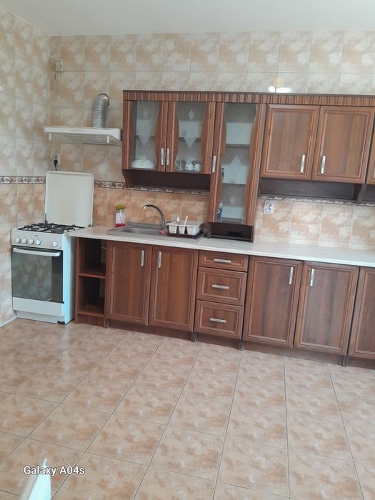 Închiriez apartament în vila