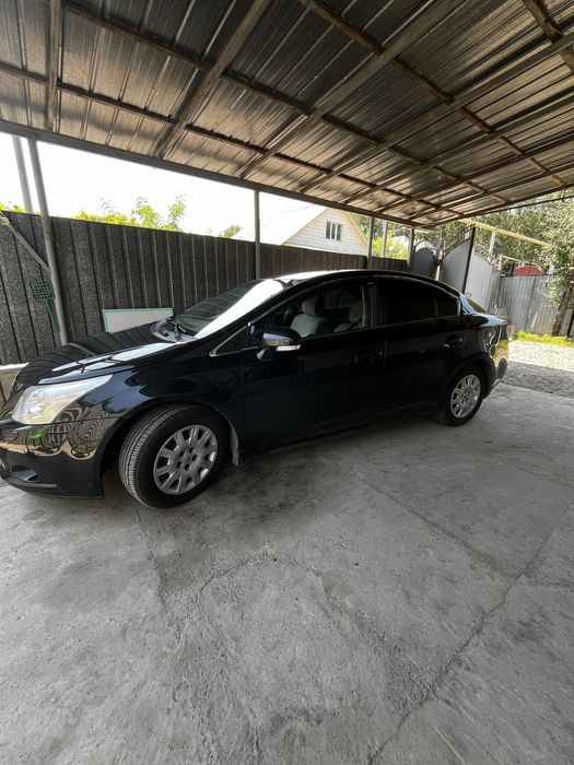 Tayota Avensis 2010 года